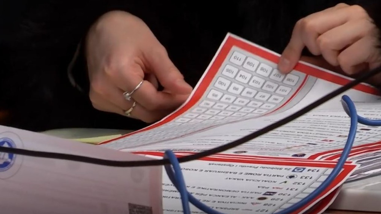 Dallaveret me vota në Malishevë, kryesuesi i komisionit ndalohet për 48 orë