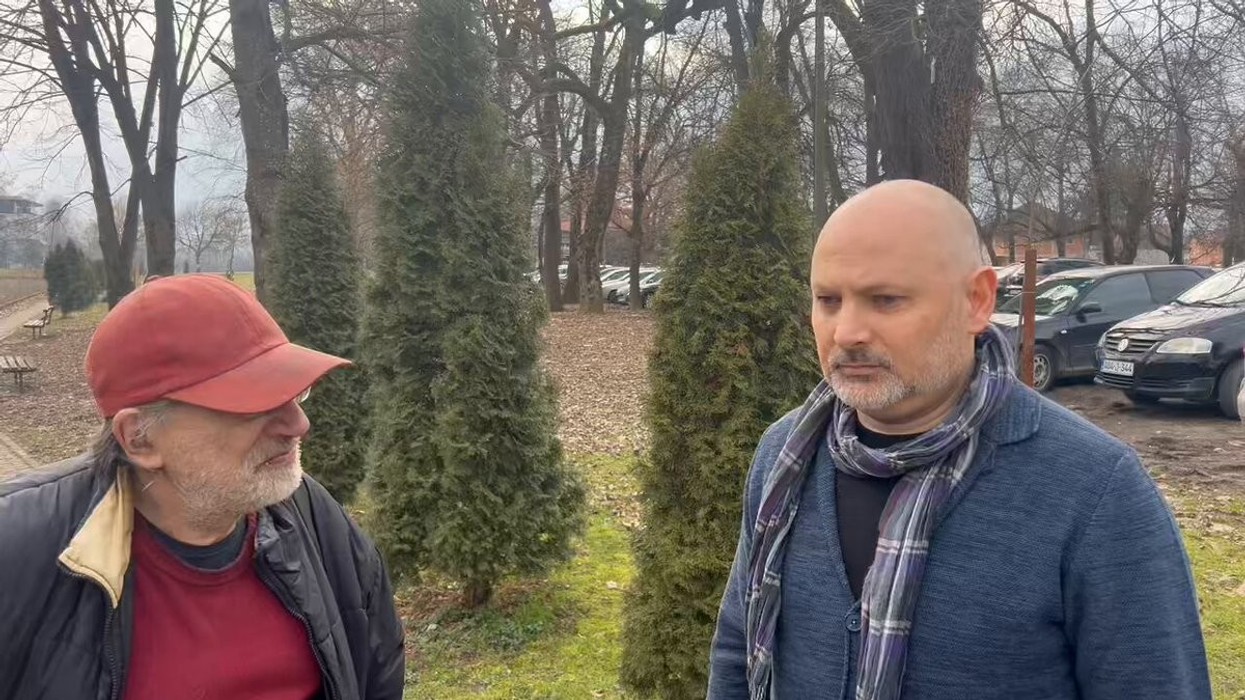 Gazetari kroat interviston dëshmitarin që thotë se pa Vuçiqin dhe Sheshelin duke marrë pjesë në vrasjen me snajperë në 'Sarajeva Safari'