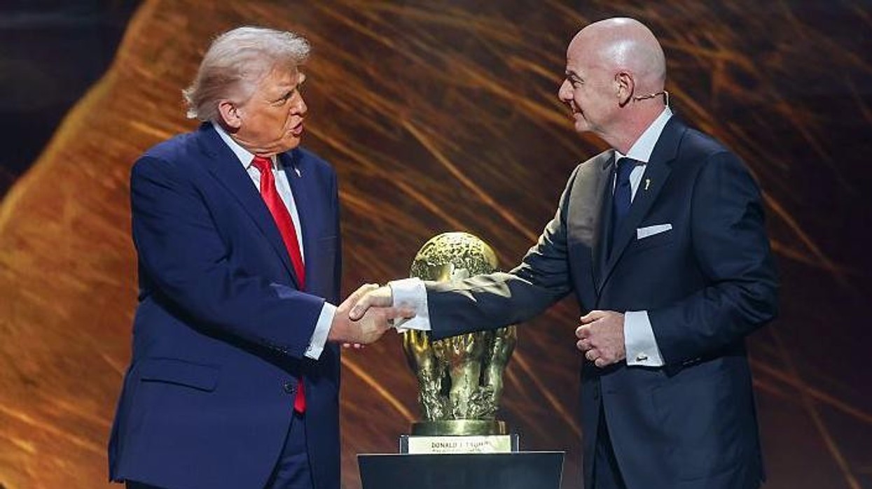 Infantino mbron vendimin e FIFA-s për t’i dhënë Çmimin e Paqes Donald Trumpit