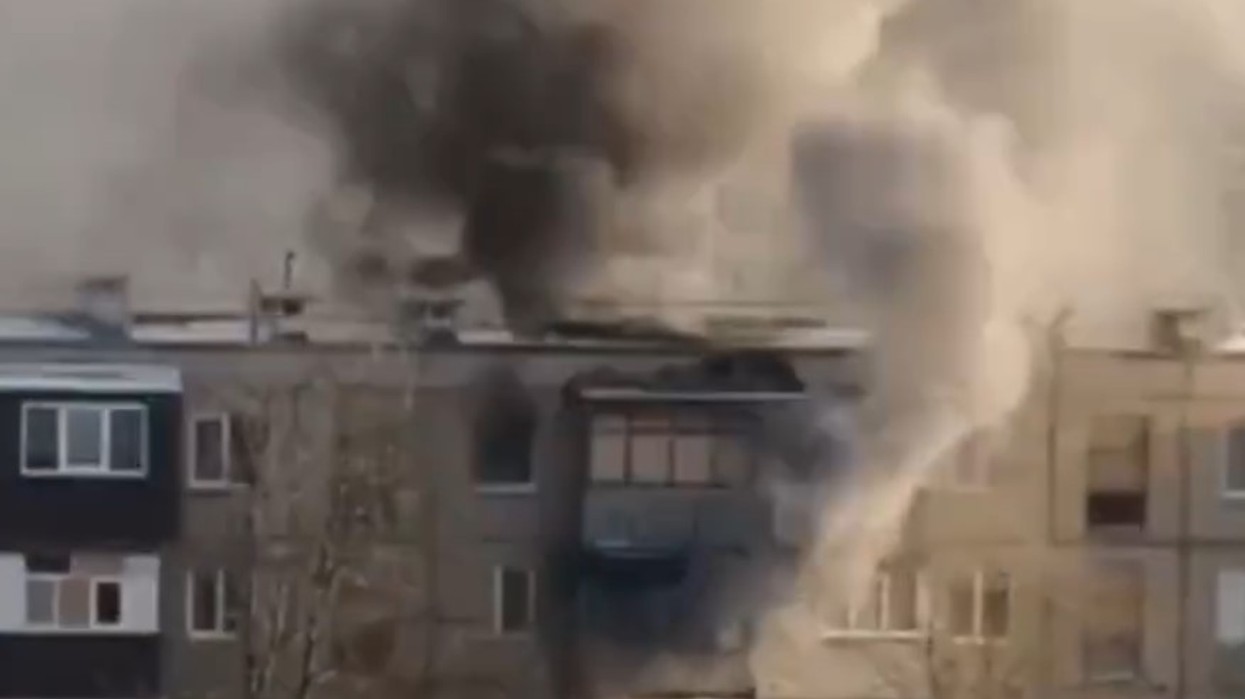 Rusët sulmojnë me dronë iranian Kharkivin, digjet një pallat banimi