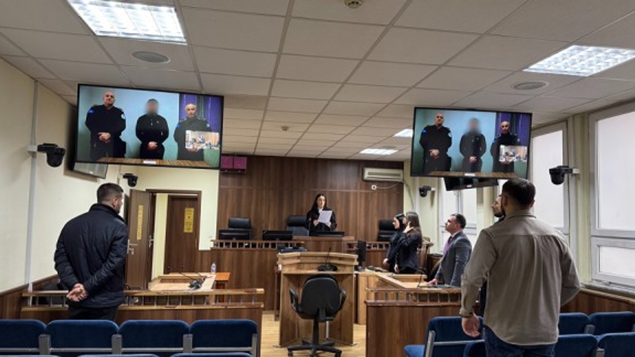 Pejë: Gjykata dënon me 3 vite e 4 muaj burg dhe 800 euro gjobë të pandehurin për vjedhje