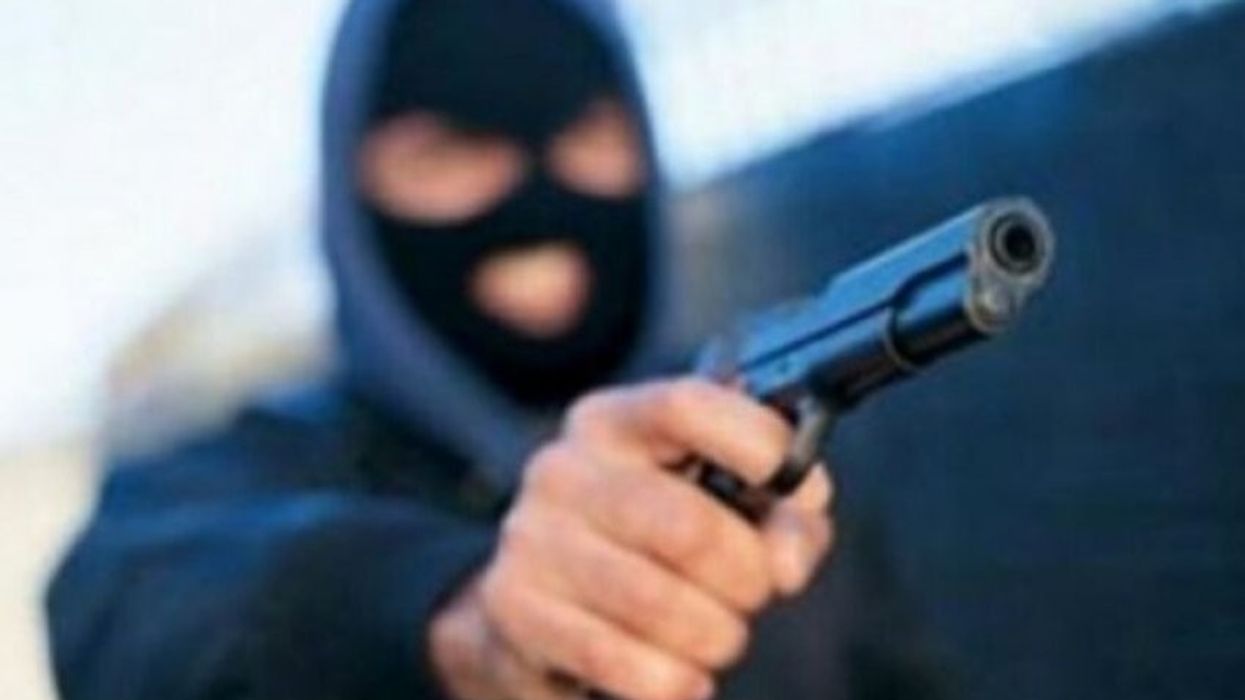 Nën kërcënimin e armëve iu grabitën 40 euro dy personave në Prizren Nën kërcënimin e armëve iu grabitën 40 euro dy personave në Prizren