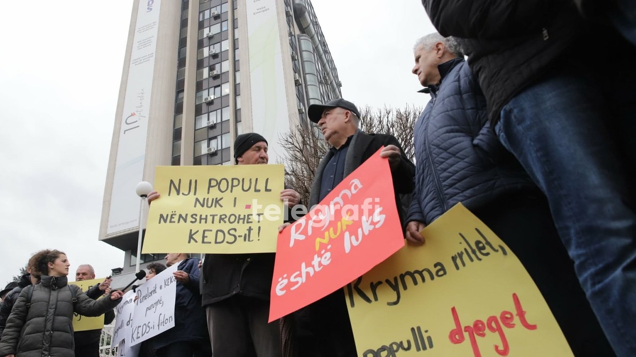 “Një popull nuk i nënshtrohet KEDS-it”, qytetarët kundërshtojnë rritjen e çmimit të rrymës