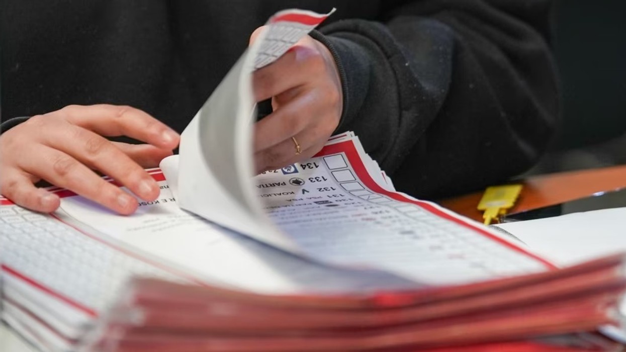 Paraburgim për 22 kryesues në Gjakovë, dyshohen për falsifikim të rezultateve të votimit