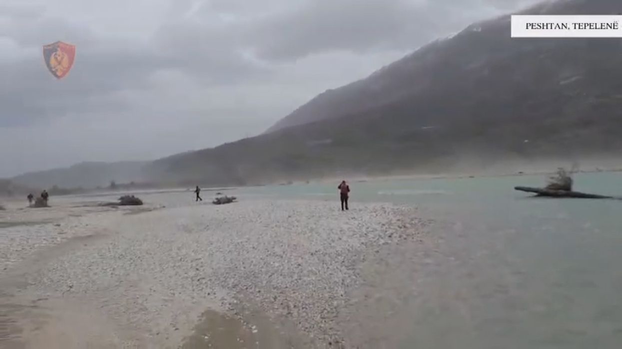 Tri ditë në kërkim të bariut, dyshohet se e ka marrë rrjedha e lumit Vjosë Tri ditë në kërkim të bariut, dyshohet se e ka marrë rrjedha e lumit Vjosë