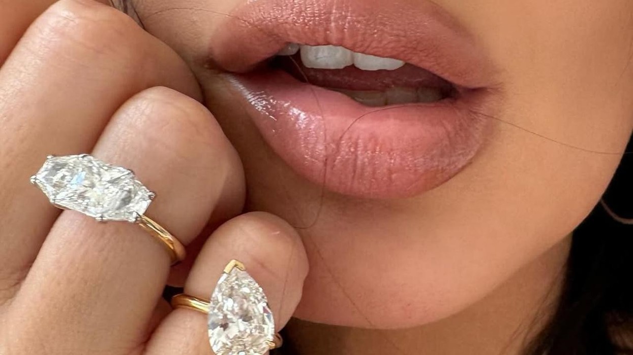 Unazat e divorcit janë simboli i ri i forcës, lirisë dhe dashurisë për veten – ja cilat yje i mbajnë