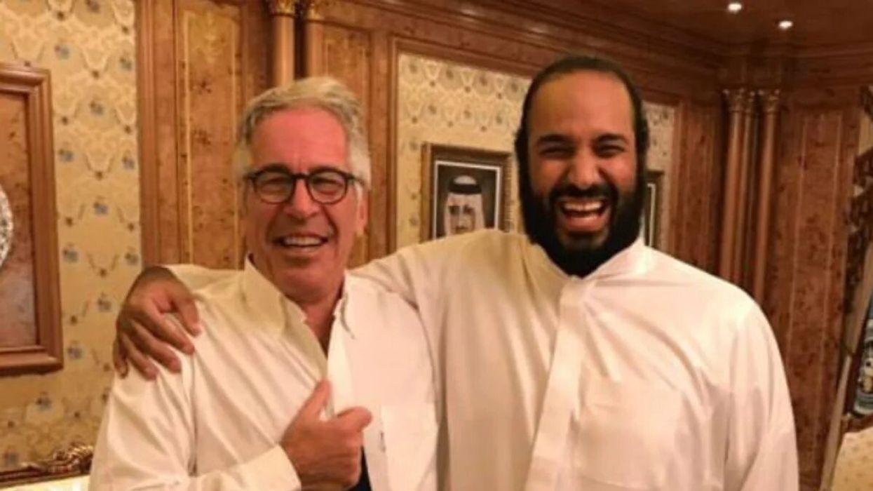 Publikohet fotografia e Epstein me Princin e Arabisë Saudite Publikohet fotografia e Epstein me Princin e Arabisë Saudite