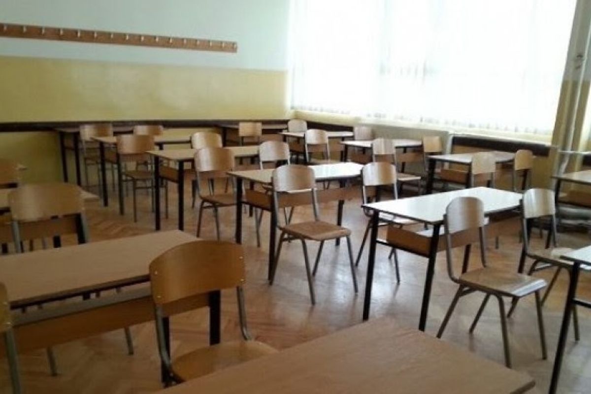 SBASHK mbështet grevën dy-orëshe në “Pavarësia”: Dënojmë sulmin ndaj mësimdhënësit SBASHK mbështet grevën dy-orëshe në “Pavarësia”: Dënojmë sulmin ndaj mësimdhënësit