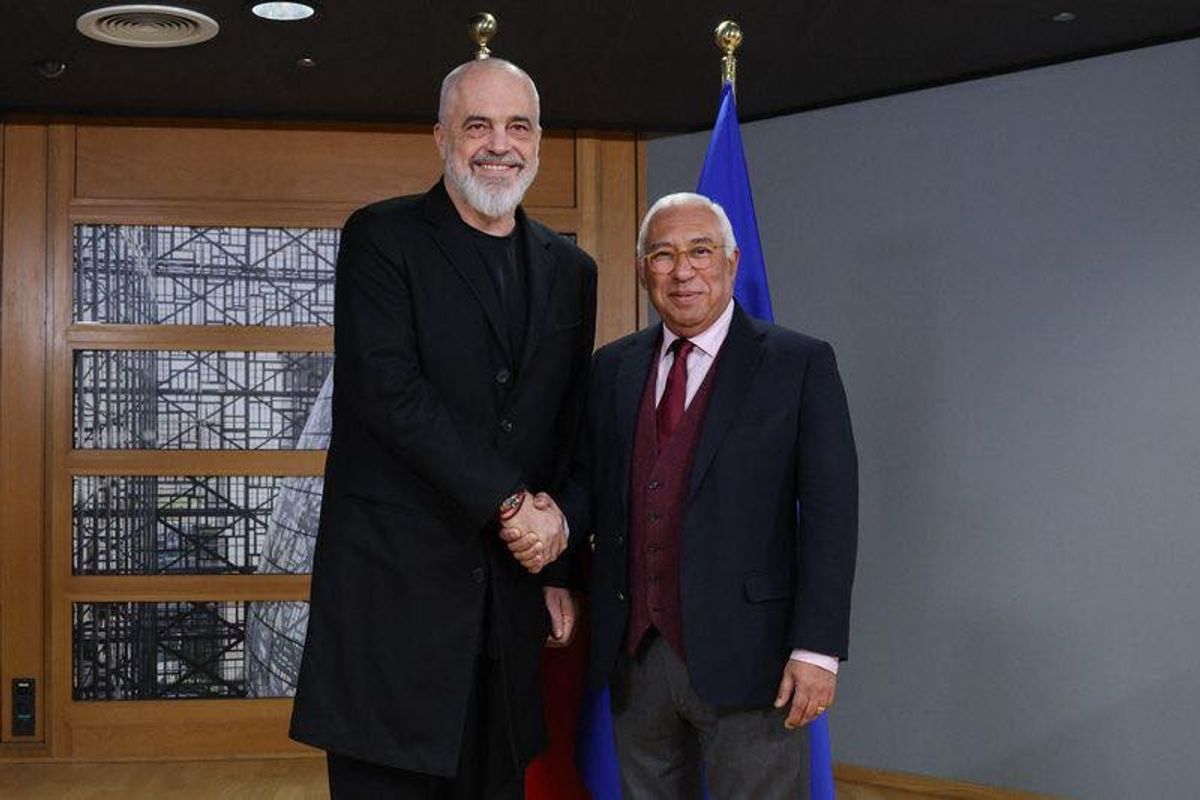 “Miku im i çmuar” - Rama publikon foto nga takimi me presidentin e Këshillit Evropian “Miku im i çmuar” - Rama publikon foto nga takimi me presidentin e Këshillit Evropian