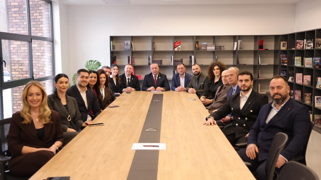 Bashkim Ramosaj emëron anëtarët e Kabinetit Qeverisës të Komunës së Deçanit