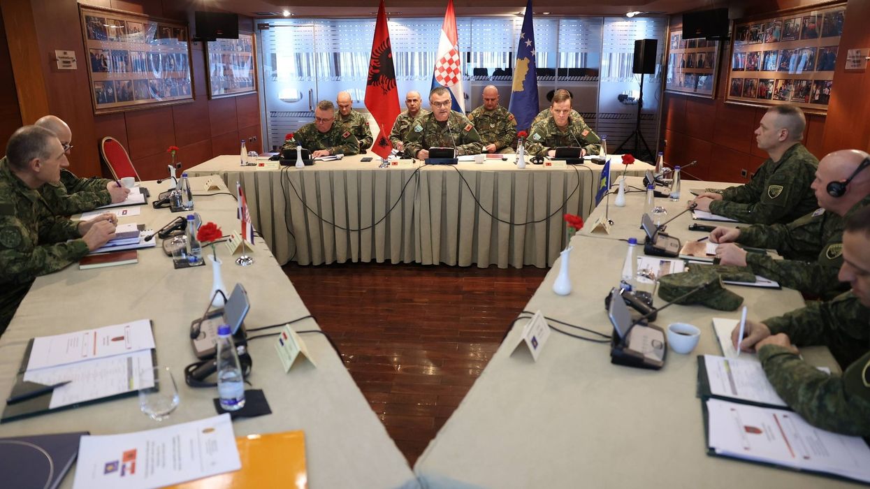 Takim trelateral i mbrojtjes mes Shqipërisë, Kosovës dhe Kroacisë - në fokus thellimi i bashkëpunimit ushtarak Takim trelateral i mbrojtjes mes Shqipërisë, Kosovës dhe Kroacisë - në fokus thellimi i bashkëpunimit ushtarak