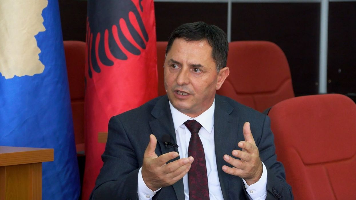 Kastrati emëron kabinetin e ri qeverisës komunal në Malishevë, prezanton drejtorët e drejtorive Kastrati emëron kabinetin e ri qeverisës komunal në Malishevë, prezanton drejtorët e drejtorive