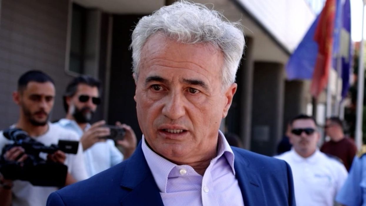 Serbia e ndalon në Merdare avokatin Arianit Koci për "verifikim shtesë" Serbia e ndalon në Merdare avokatin Arianit Koci për