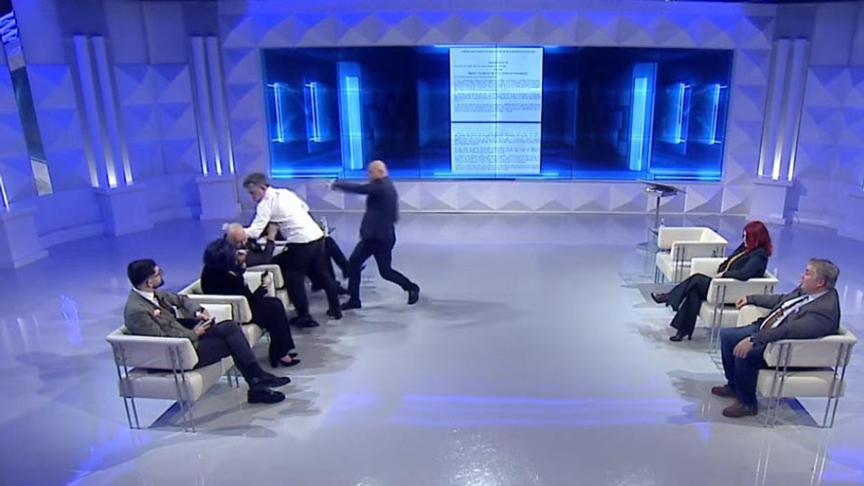 Përplasje fizike në emision, Berat Buzhala godet Albatros Rexhajn Përplasje fizike në emision, Berat Buzhala godet Albatros Rexhajn