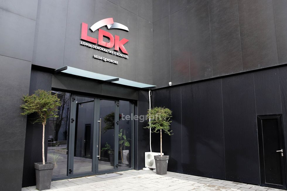 ​LDK kërkon seancë të jashtëzakonshme për naftën