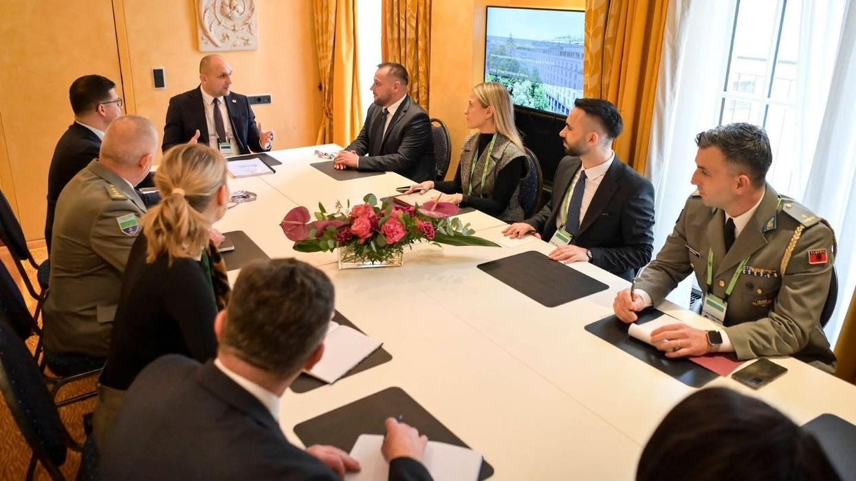 Takim i ministrave të Mbrojtjes Kosovë–Kroaci–Shqipëri, dakordohen për hapa të rinj bashkëpunimi Takim i ministrave të Mbrojtjes Kosovë–Kroaci–Shqipëri, dakordohen për hapa të rinj bashkëpunimi