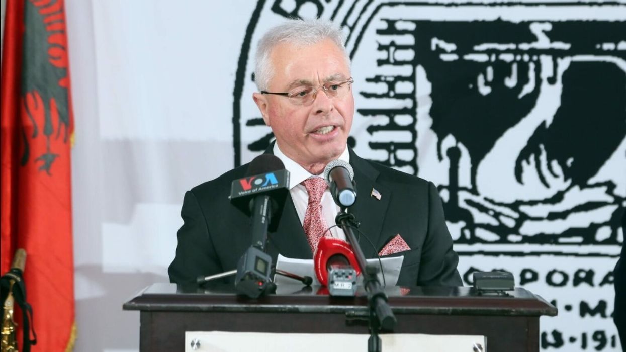 Harry Bajraktari i shkruan letër Trumpit: Angazhohuni që Specialja t’i gjykojë drejt ish-krerët e UÇK-së Harry Bajraktari i shkruan letër Trumpit: Angazhohuni që Specialja t’i gjykojë drejt ish-krerët e UÇK-së