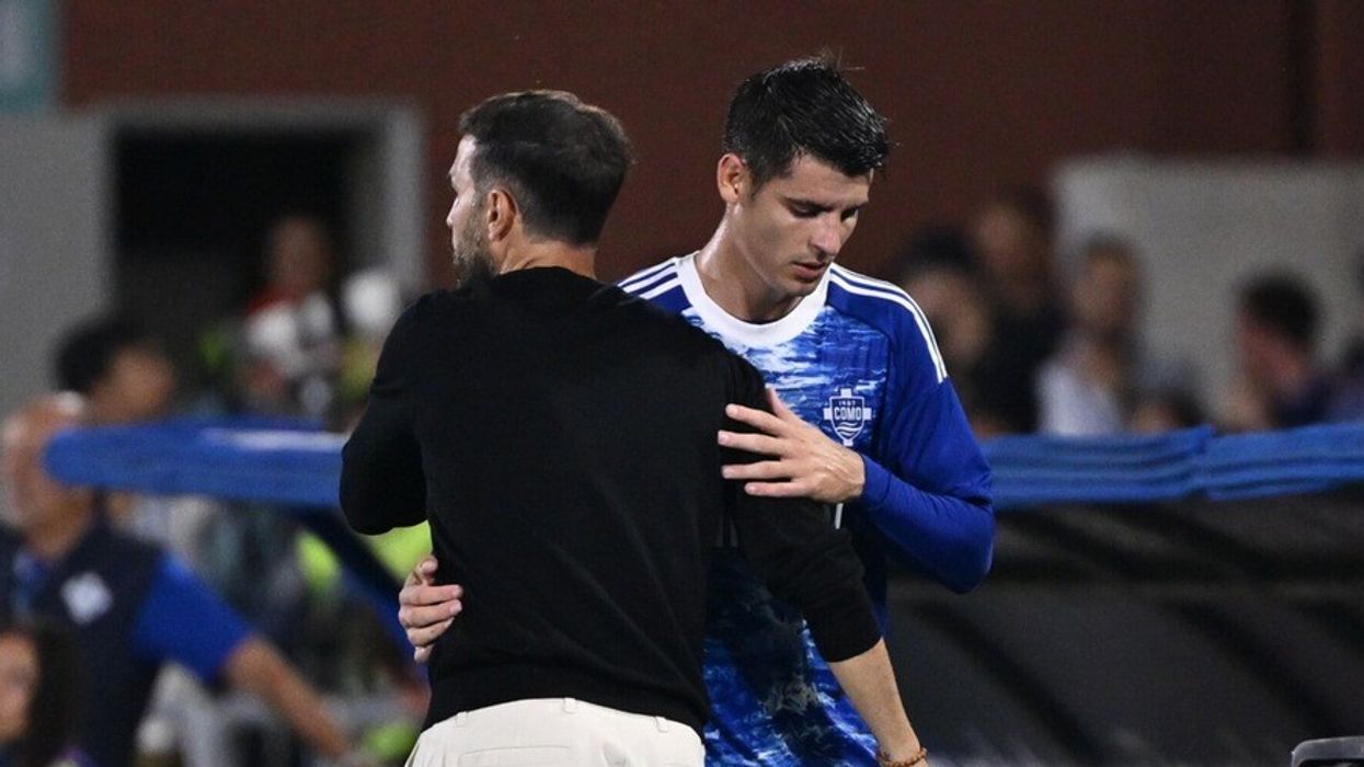 Fabregas kritikon rëndë Alvaro Moratan pas kartonit të kuq: Duhet të luan një sport tjetër Fabregas kritikon rëndë Alvaro Moratan pas kartonit të kuq: Duhet të luan një sport tjetër