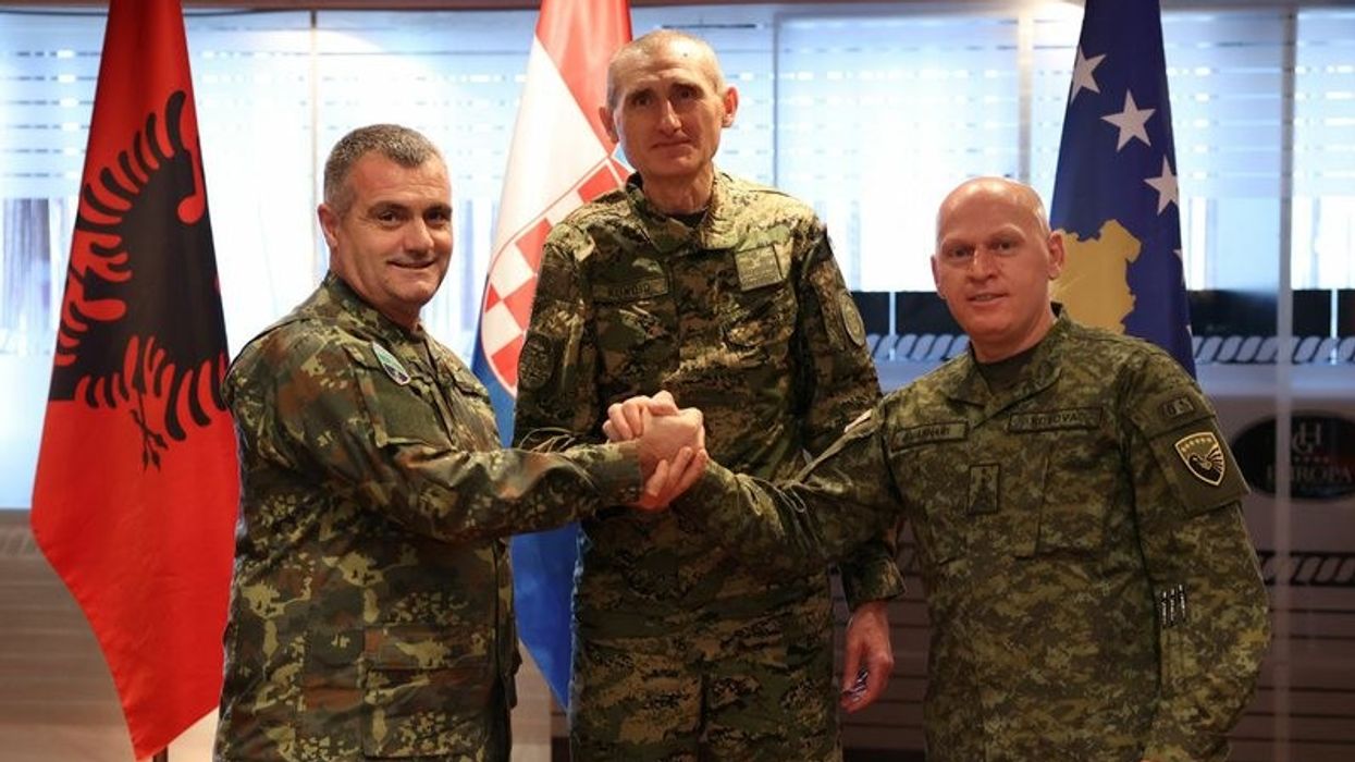 Ish-gjenerali i FSK-së: Aleanca ushtarake Kosovë-Shqipëri-Kroaci synon siguri, jo destabilizim Ish-gjenerali i FSK-së: Aleanca ushtarake Kosovë-Shqipëri-Kroaci synon siguri, jo destabilizim