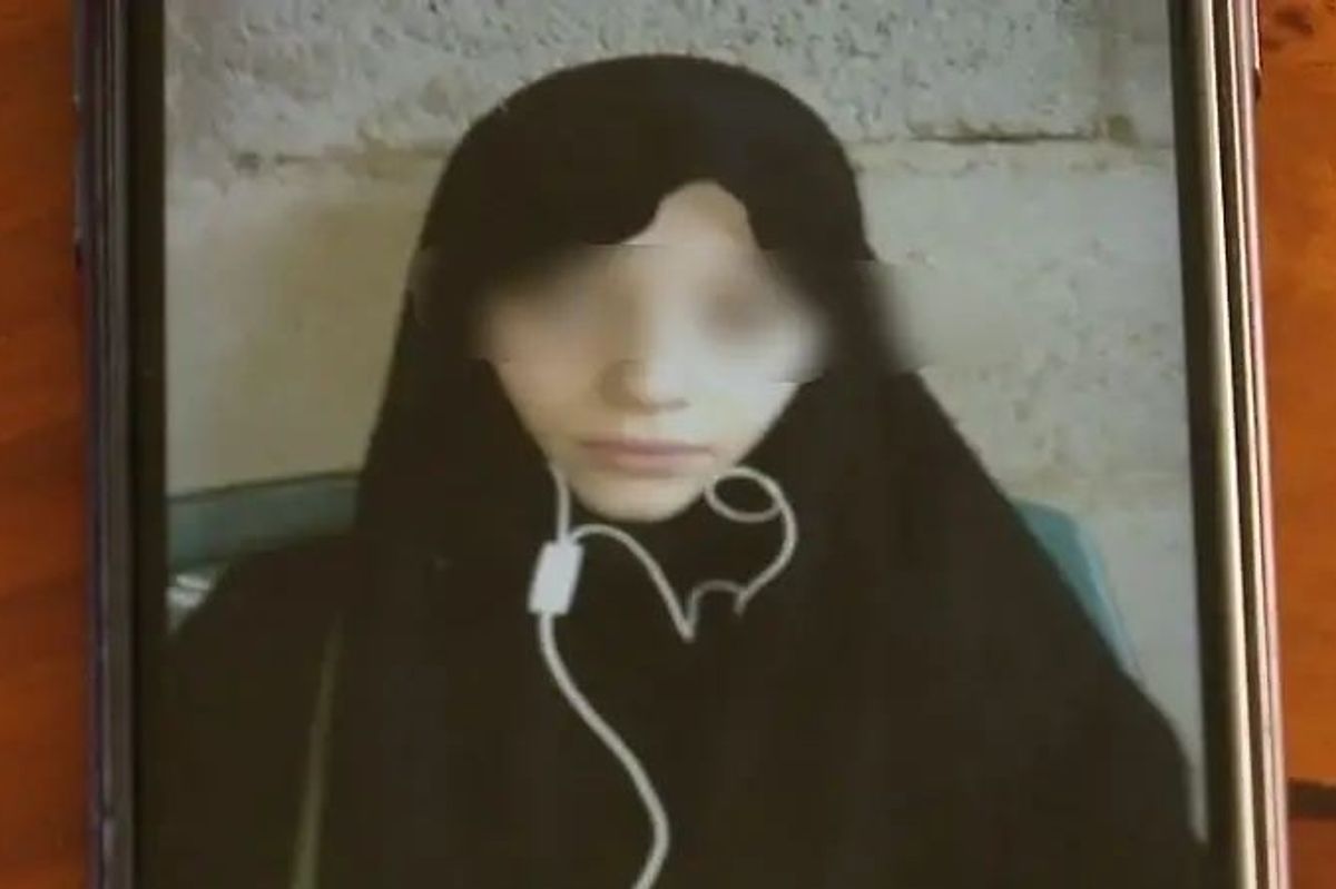 Pas 12 vitesh në kampet e Sirisë, përqafimi i parë i Eva Dumanit me nënën dhe vëllanë Pas 12 vitesh në kampet e Sirisë, përqafimi i parë i Eva Dumanit me nënën dhe vëllanë