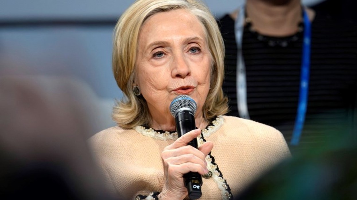 Hillary Clinton thotë se qëndrimi i Trump ndaj Ukrainës është 'i turpshëm'