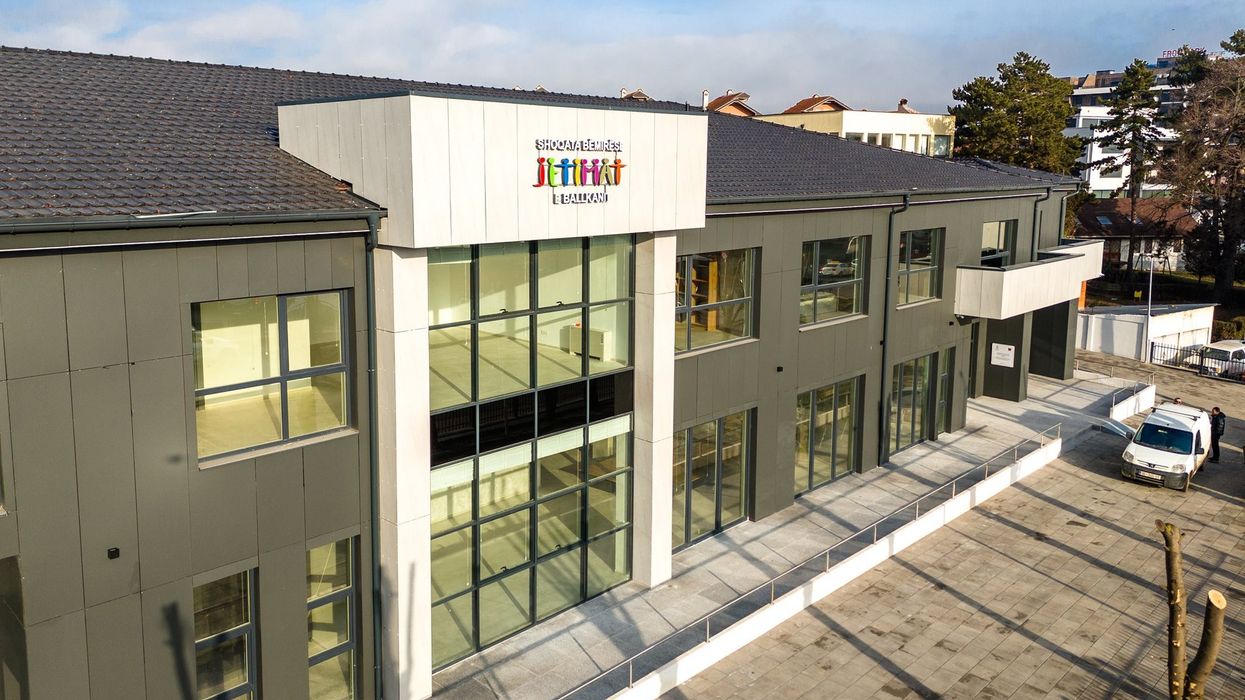 Humanisti Halil Kastrati përuron nesër në Gjilan një mega projekt humanitar Humanisti Halil Kastrati përuron nesër në Gjilan një mega projekt humanitar