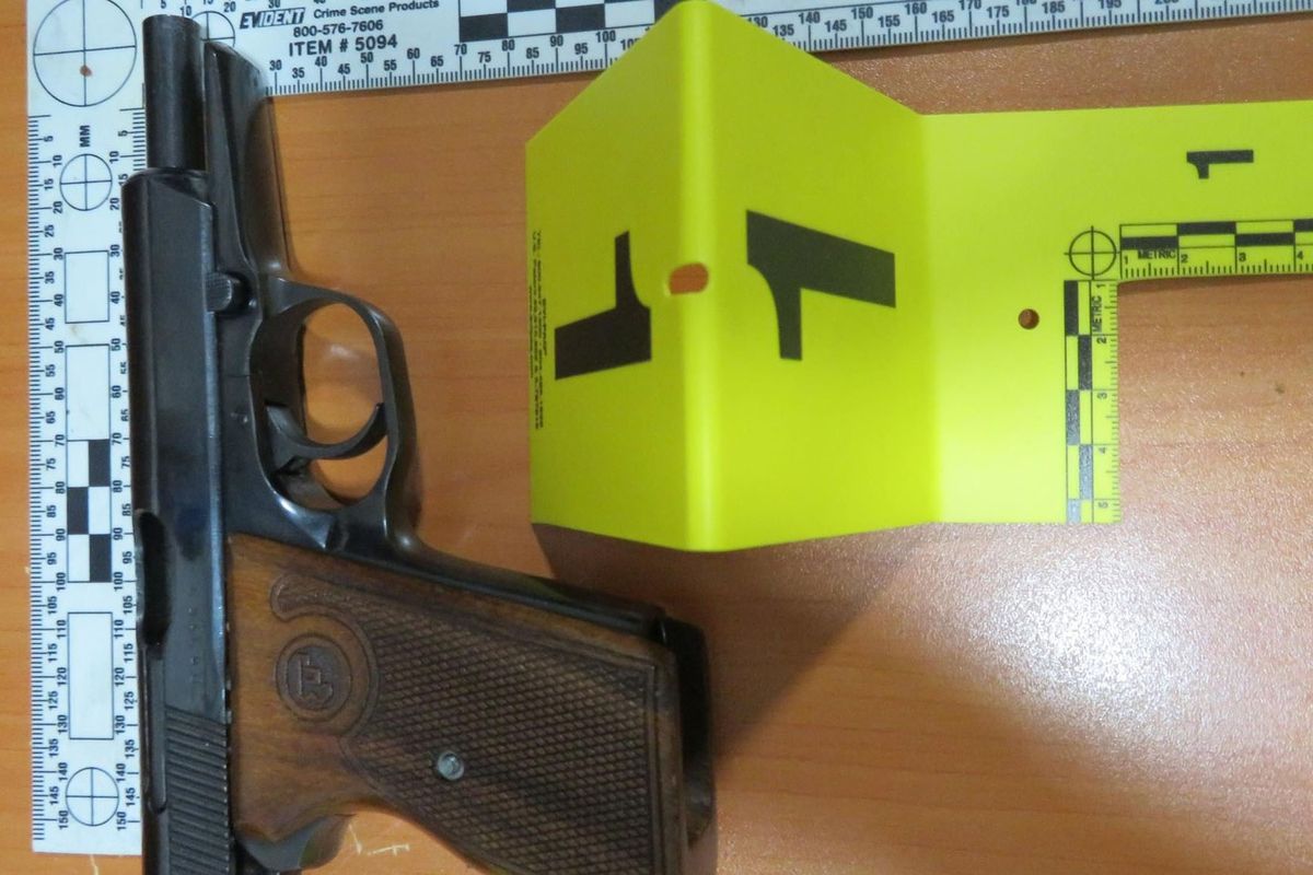 I gjendet pistoletë me pesë fishekë, arrestohet 23-vjeçari në Mitrovicë I gjendet pistoletë me pesë fishekë, arrestohet 23-vjeçari në Mitrovicë