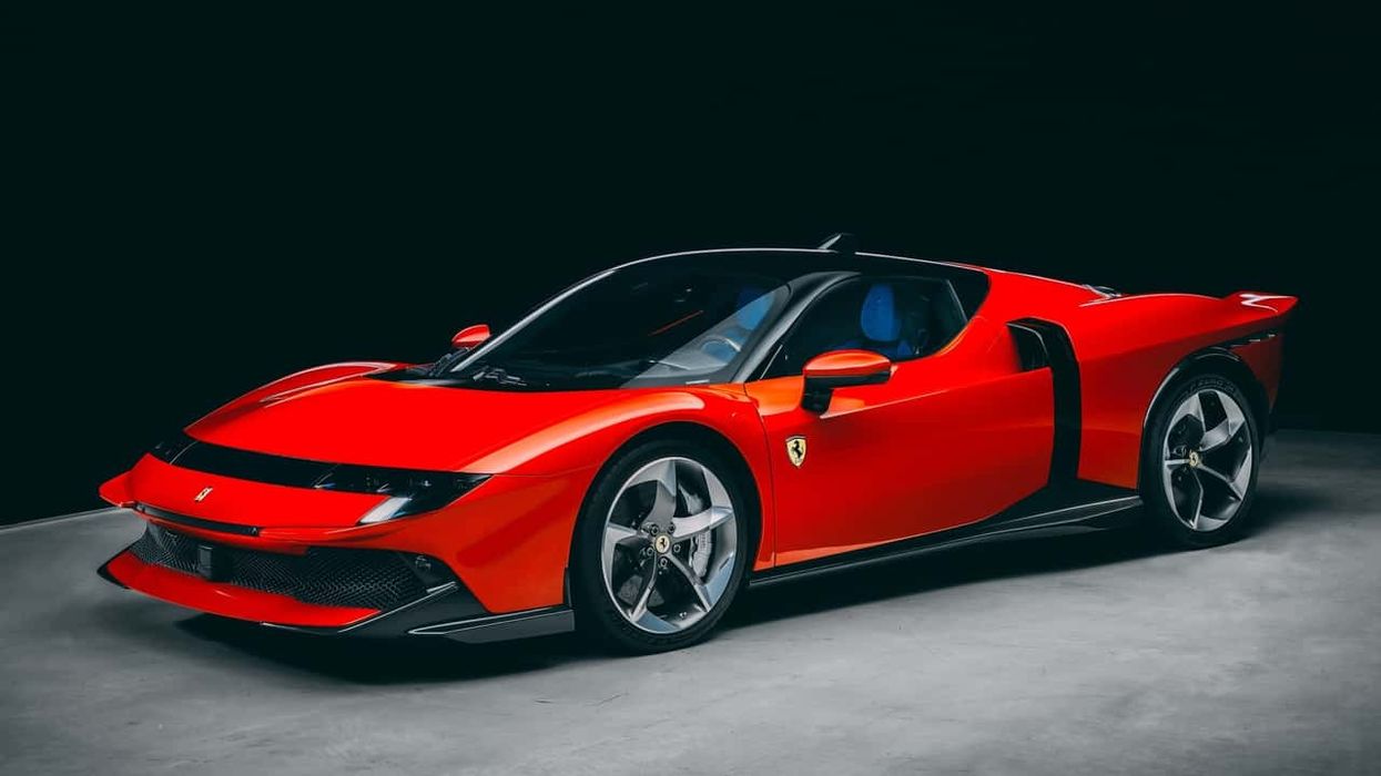 Ferrari shpërblen punonjësit, fitimet rekord kthehen në bonuse të mëdha Ferrari shpërblen punonjësit, fitimet rekord kthehen në bonuse të mëdha