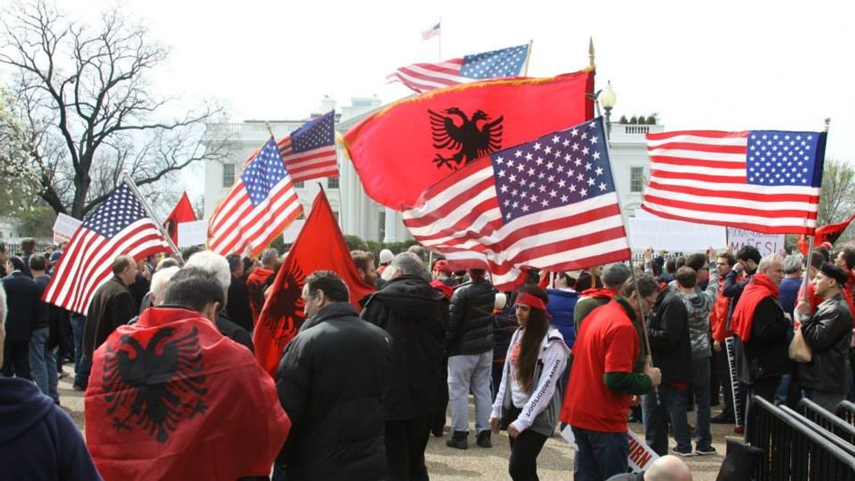 Dhoma e Biznesit të Diasporës Shqiptare: Rreth 2.25 milionë shqiptar jetojnë jashtë vendit Dhoma e Biznesit të Diasporës Shqiptare: Rreth 2.25 milionë shqiptar jetojnë jashtë vendit