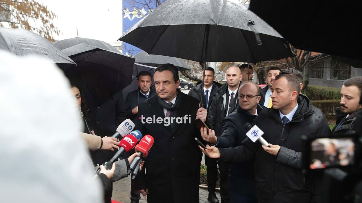 Kurti: Sot festojmë dhe nderojmë rezistencën paqësore, kryengritjet e armatosura që kulmuan me luftën e drejtë të UÇK-së Kurti: Sot festojmë dhe nderojmë rezistencën paqësore, kryengritjet e armatosura që kulmuan me luftën e drejtë të UÇK-së