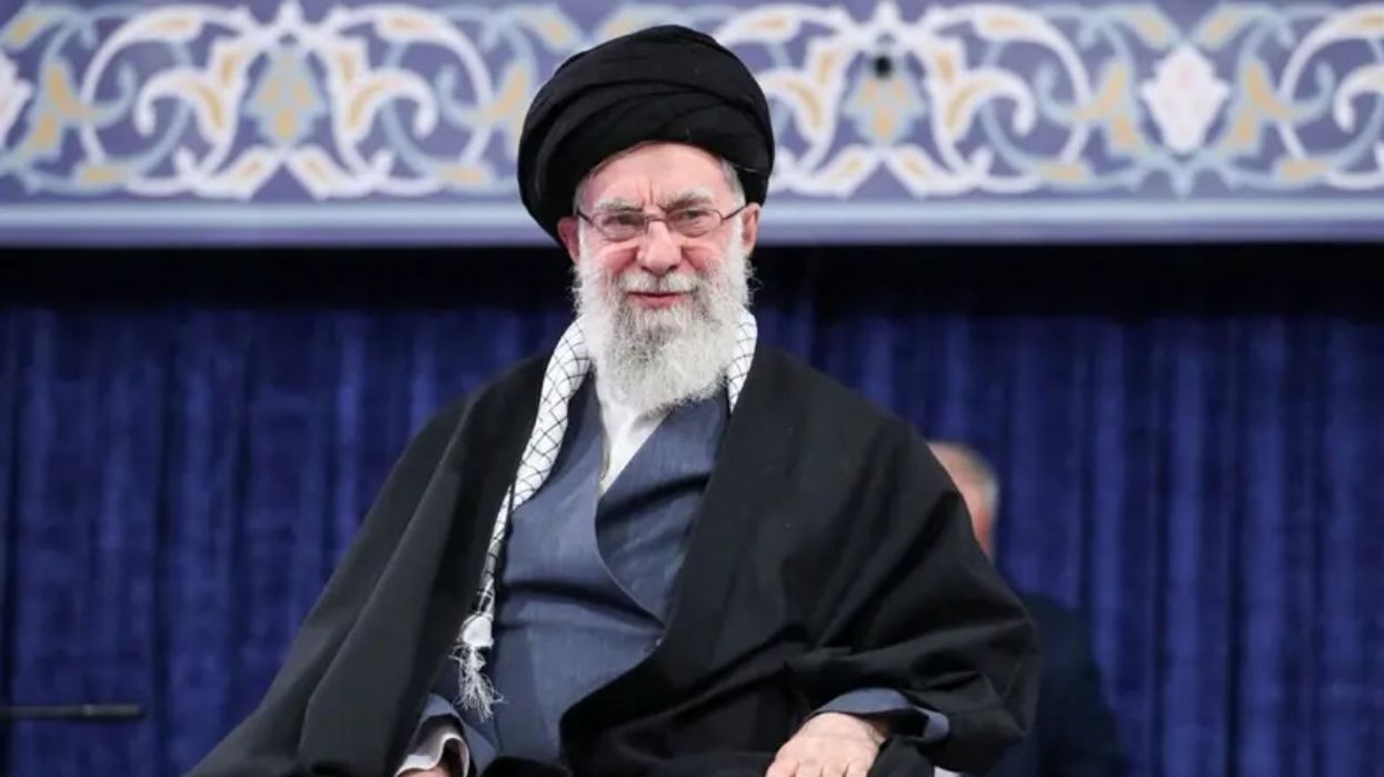 Khamenei thotë se Irani mund të fundosë anijen luftarake amerikane - ndërsa bisedimet përfunduan në Gjenevë Khamenei thotë se Irani mund të fundosë anijen luftarake amerikane - ndërsa bisedimet përfunduan në Gjenevë