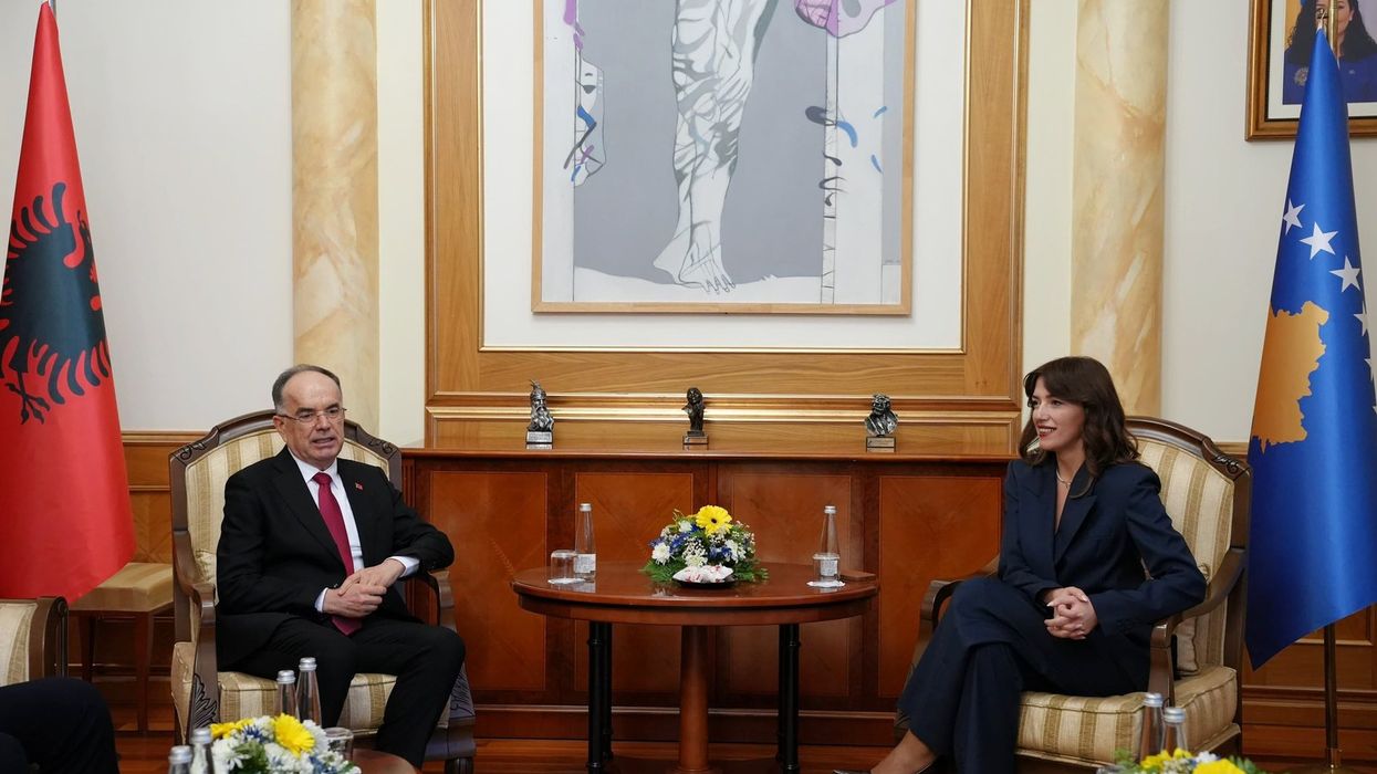 18 vjet pavarësi, Haxhiu dhe Begaj riafirmojnë partneritetin Kosovë-Shqipëri 18 vjet pavarësi, Haxhiu dhe Begaj riafirmojnë partneritetin Kosovë-Shqipëri