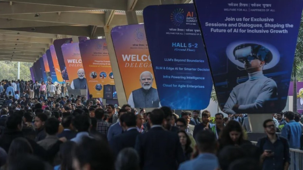 Kaos, radhë dhe vjedhje pajisjesh - në ditën e parë të samitit historik të IA-së në Indi