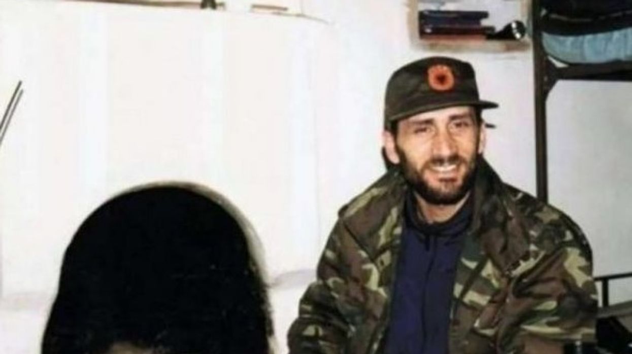 “Fisnike, UÇK-ja është e pamposhtur”, publikohen pamje para nisjes së heroit Agim Ramadani në luftë “Fisnike, UÇK-ja është e pamposhtur”, publikohen pamje para nisjes së heroit Agim Ramadani në luftë