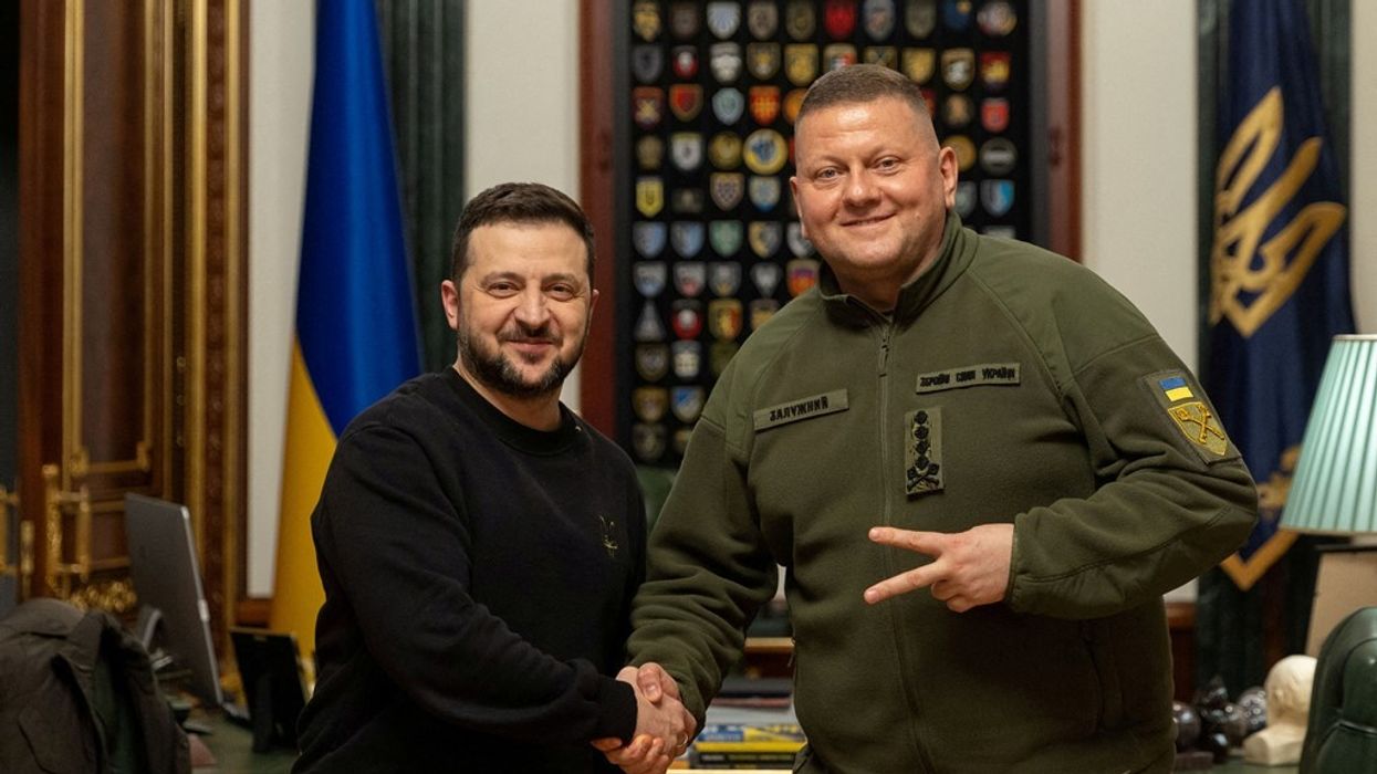 Ish-shefi ushtarak ukrainas zbulon përçarjen me Zelensky pas bastisjes së vitit 2022 Ish-shefi ushtarak ukrainas zbulon përçarjen me Zelensky pas bastisjes së vitit 2022