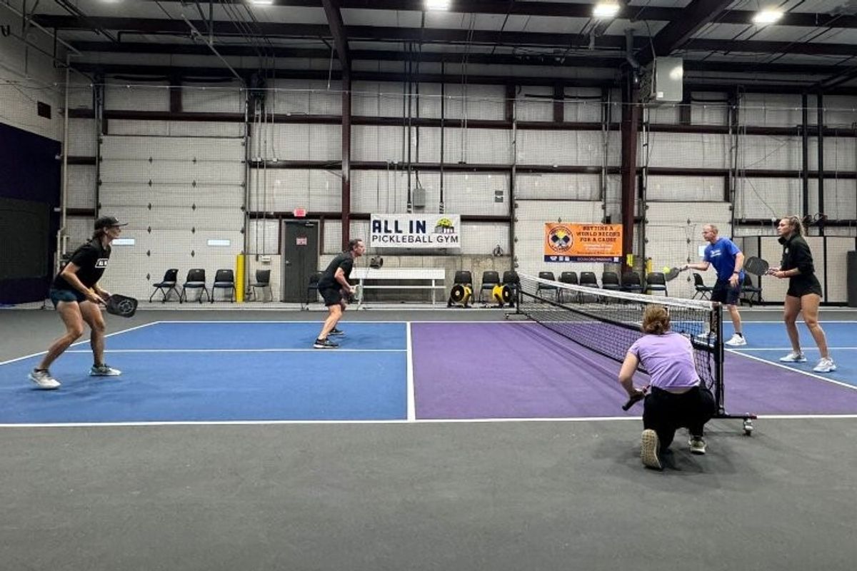 Amerikanët thyejnë rekord botëror - 28 orë luajtje pickleball pa ndërprerje Amerikanët thyejnë rekord botëror - 28 orë luajtje pickleball pa ndërprerje