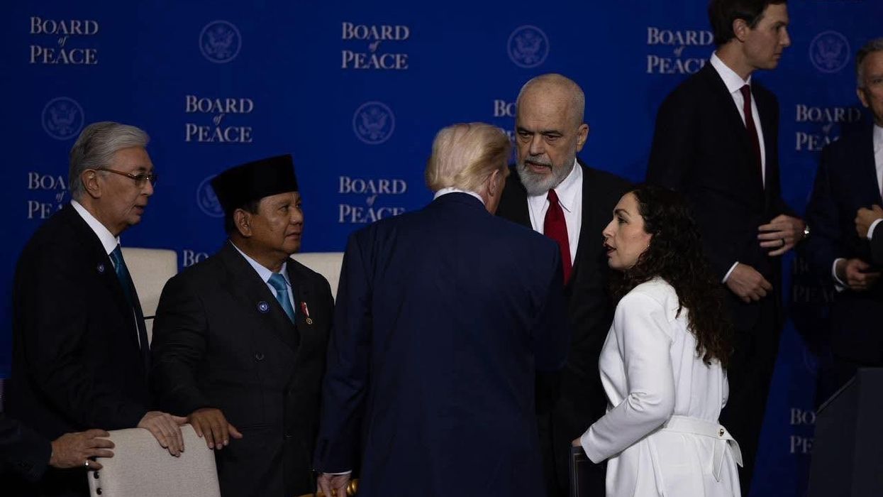 Osmani dhe Rama duke biseduar me presidentin amerikan, kryeministri shqiptar publikon pamje Osmani dhe Rama duke biseduar me presidentin amerikan, kryeministri shqiptar publikon pamje
