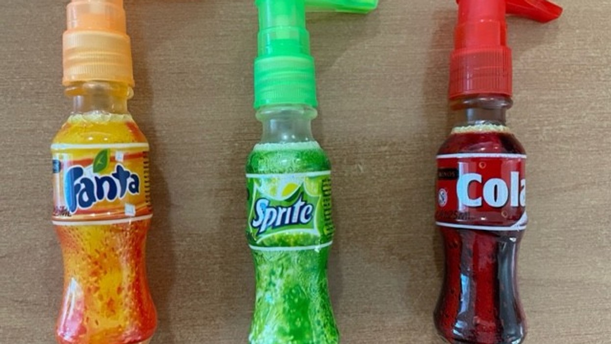 Dogana asgjëson mbi 146 mijë produkte të falsifikuara, mbanin në mënyrë të paautorizuar markat tregtare “Coca-Cola”, “Fanta” dhe “Sprite”