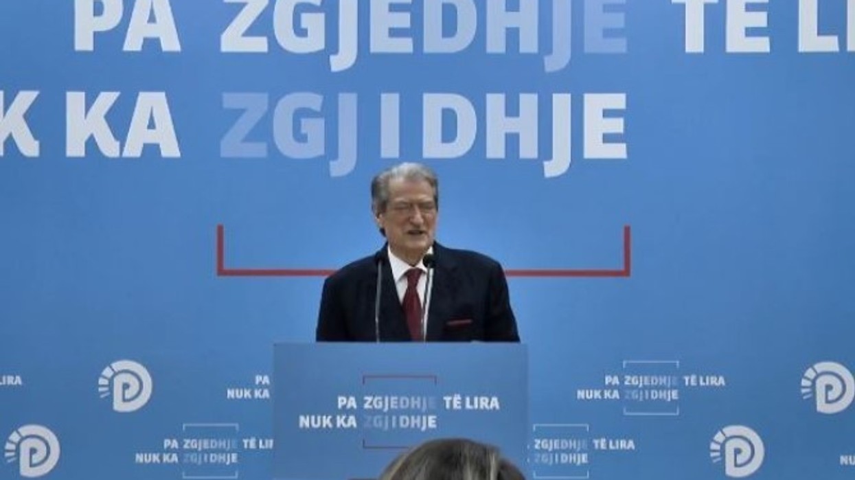Policia nuk mori përsipër tubimin e opozitës, Berisha: Akt provokimi, ne nuk kemi banditë