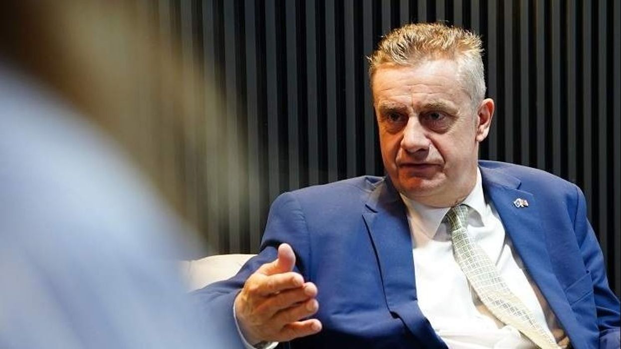 Hargreaves: Kriminelët shqiptarë dhe serbë bashkëpunojnë ngushtë Hargreaves: Kriminelët shqiptarë dhe serbë bashkëpunojnë ngushtë