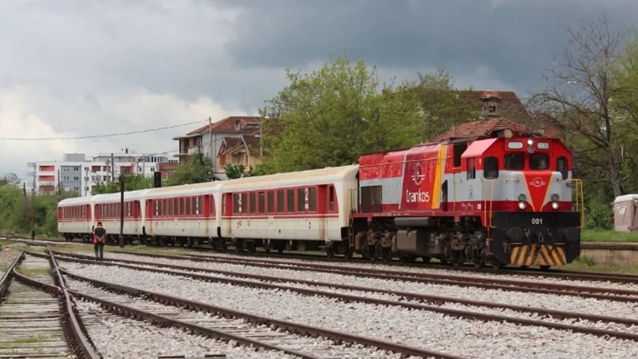 Ndërpritet përkohësisht qarkullimi me trenin Pejë-Prishtinë Ndërpritet përkohësisht qarkullimi me trenin Pejë-Prishtinë