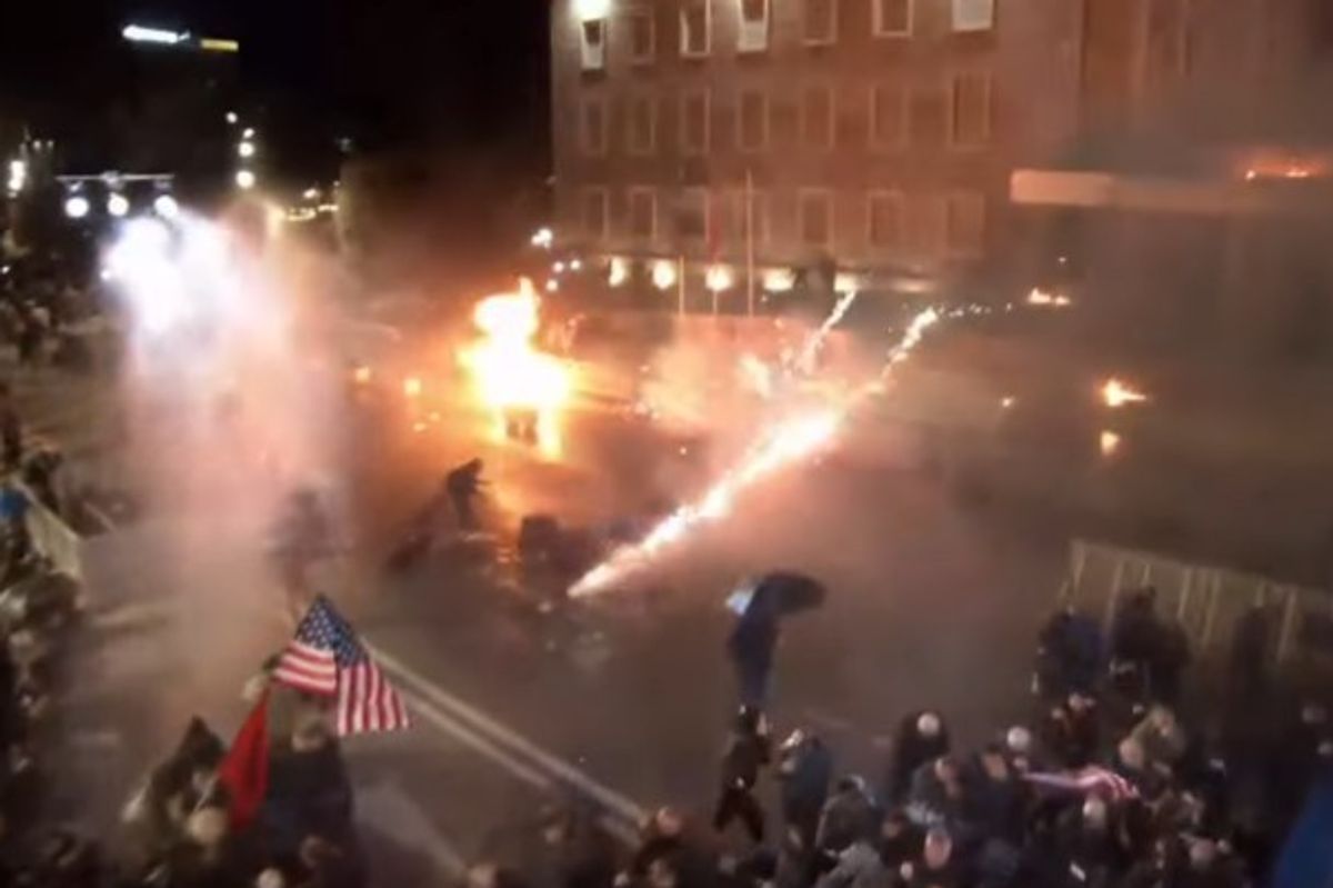 Protesta e opozitës në Shqipëri, 52 të shoqëruar në polici, 17 të arrestuar dhe 35 nën hetim Protesta e opozitës në Shqipëri, 52 të shoqëruar në polici, 17 të arrestuar dhe 35 nën hetim