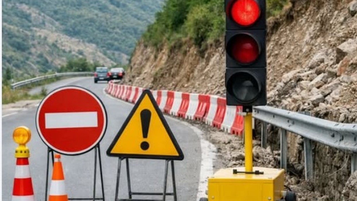 Përkeqësohet situata nga rrëshqitjet e dheut në aksin Librazhd–Pogradec, ARRSH ndalon qarkullimin e disa mjeteve