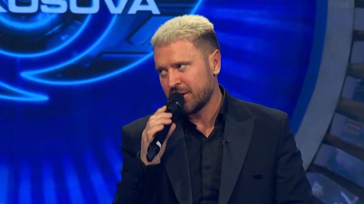 Labi publikon përgjimet e Olsës me banorët në dhomën e rrëfimit - më pas i fshin