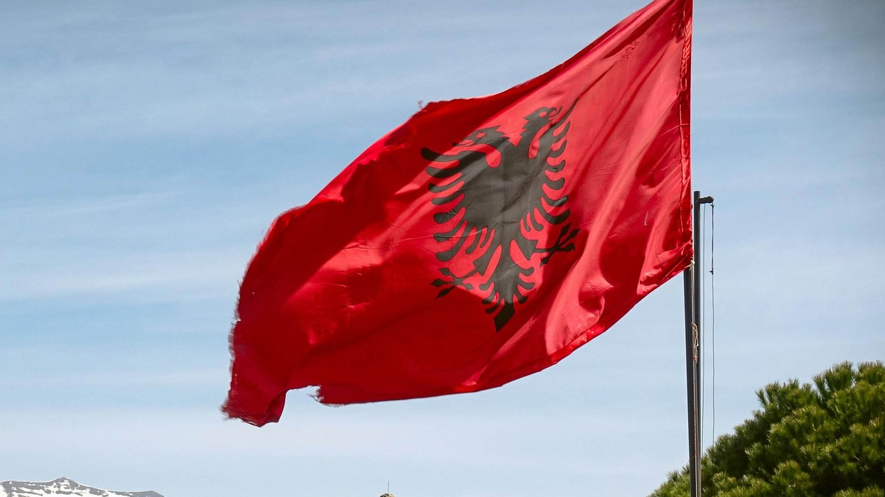 Flamuri shqiptar: Nga emblemë perandorake në identitet kombëtar