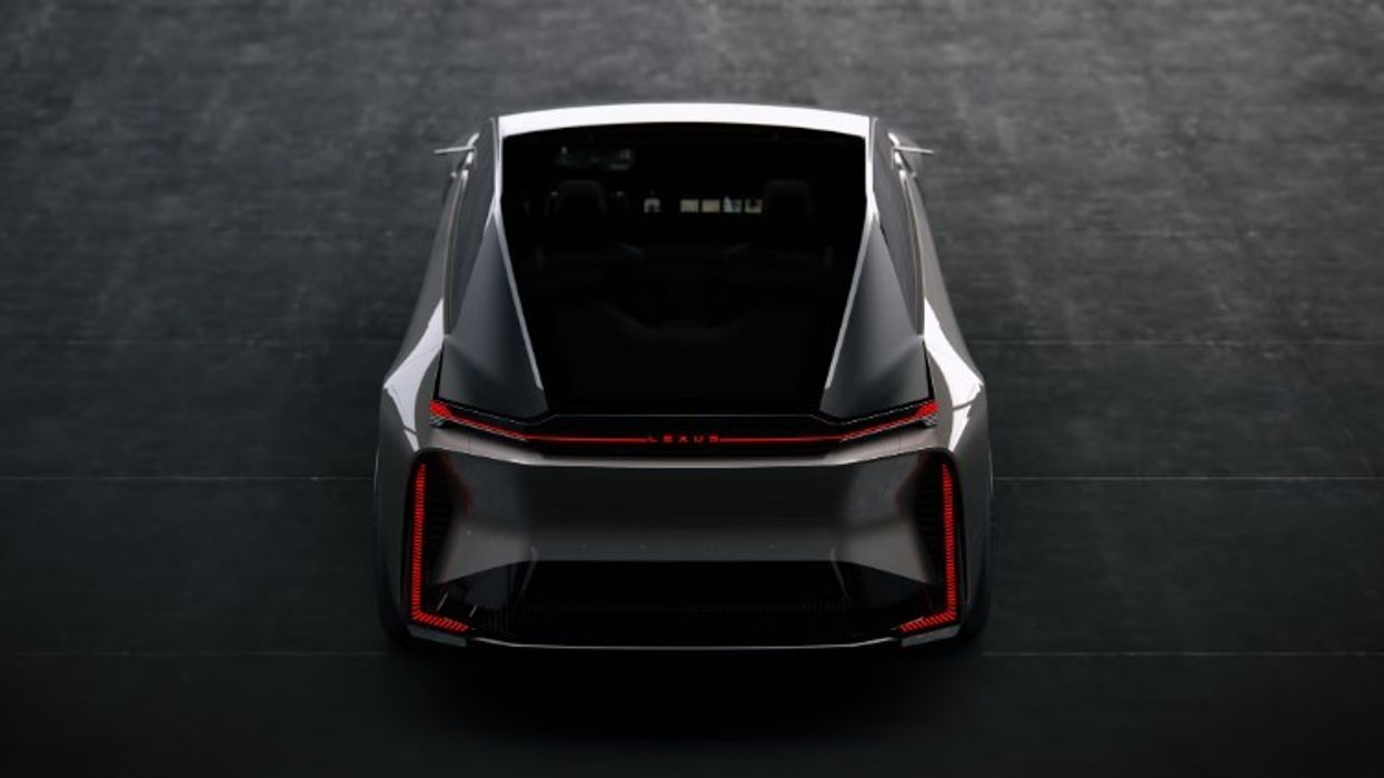 Lexus IS më në fund mund të bëhet një gjeneratë të re si makinë elektrike Lexus IS më në fund mund të bëhet një gjeneratë të re si makinë elektrike