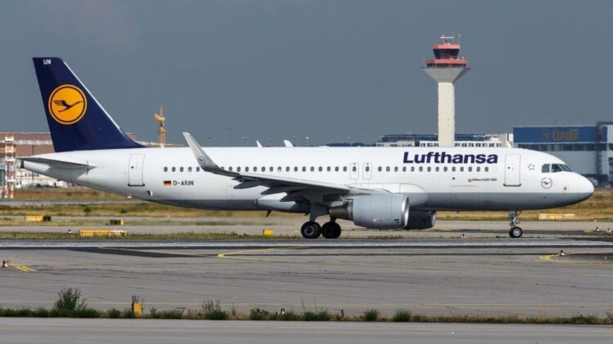 Një ngjarje e pazakontë në aeroportin e Mynihut - pasagjerët thuhet se mbetën të bllokuar në aeroplan gjithë natën Një ngjarje e pazakontë në aeroportin e Mynihut - pasagjerët thuhet se mbetën të bllokuar në aeroplan gjithë natën