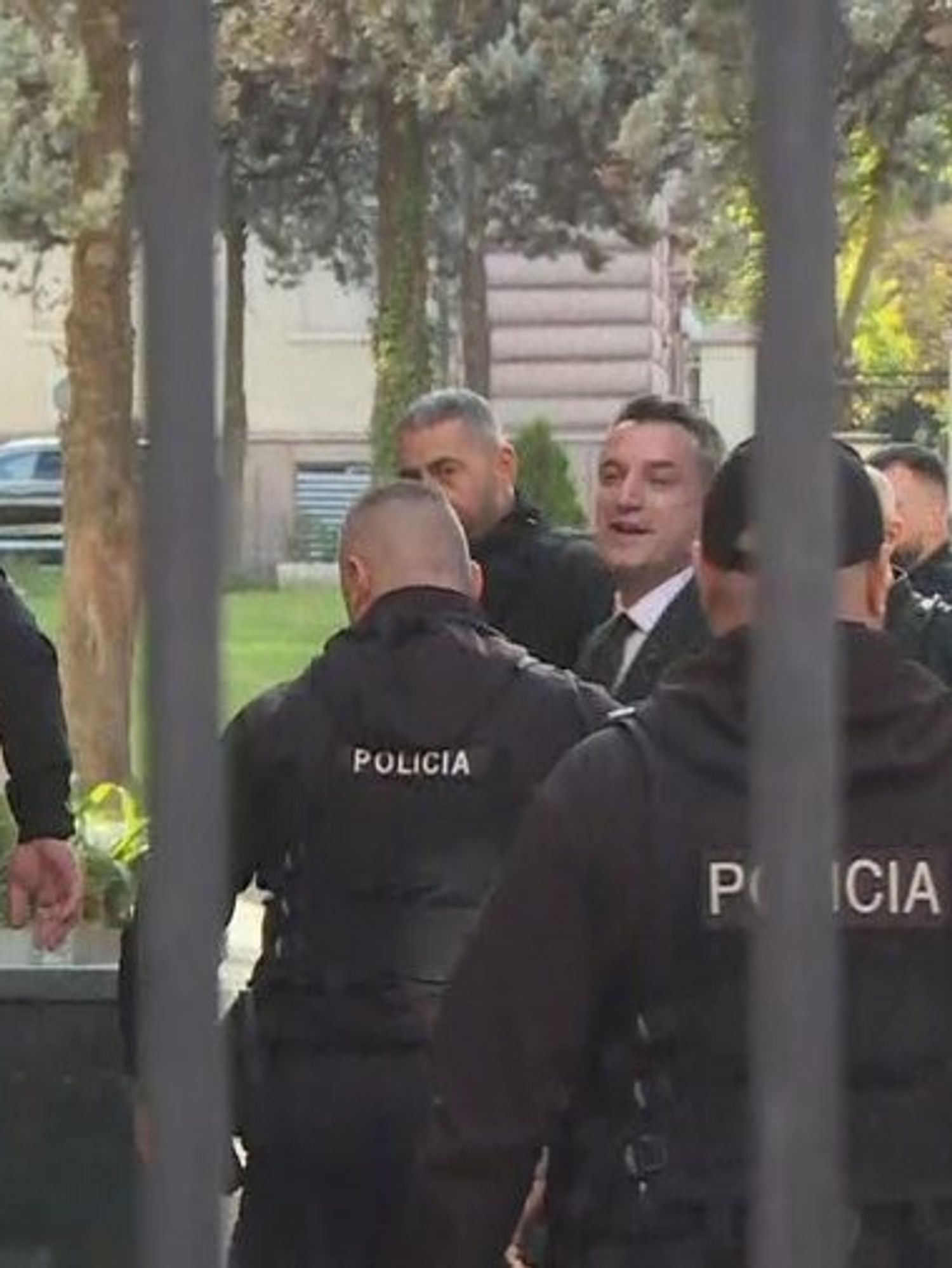 Erion Veliaj mbetet në burg, Apeli i Posaçëm nuk pranon kërkesën për garanci pasurore Erion Veliaj mbetet në burg, Apeli i Posaçëm nuk pranon kërkesën për garanci pasurore