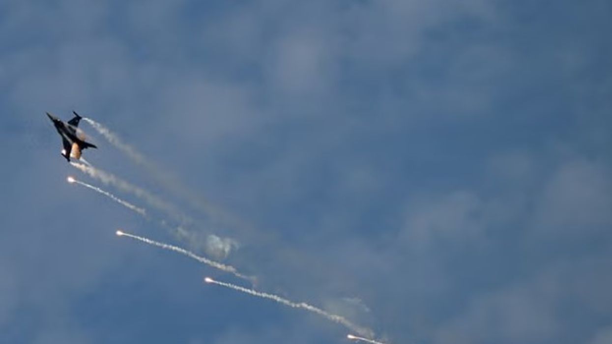 Rrëzohet aeroplani luftarak F-16, vdes piloti turk Rrëzohet aeroplani luftarak F-16, vdes piloti turk