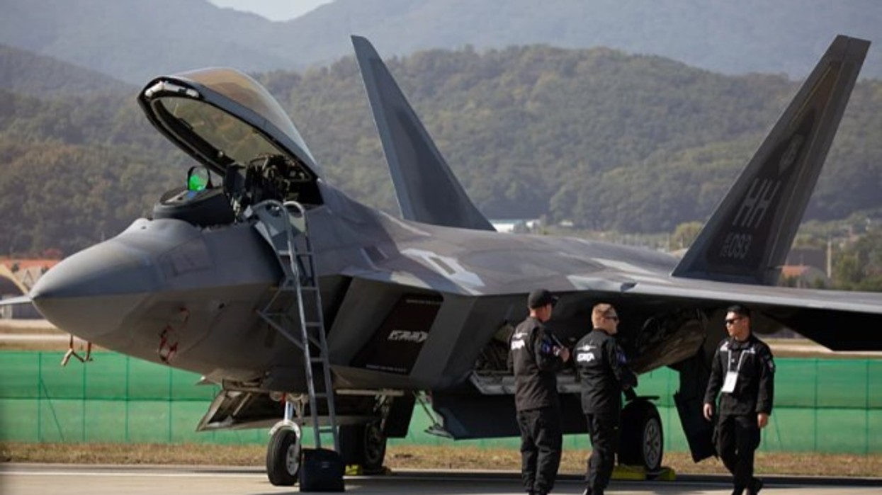 Arrijnë në Izrael aeroplanët e 'padukshëm' amerikanë F‑22